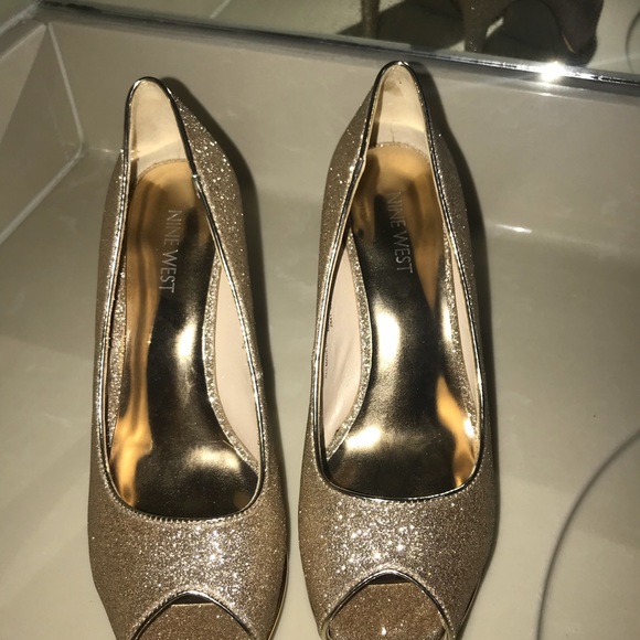 Gold Glitter ✨ Heels - Picture 2 of 6